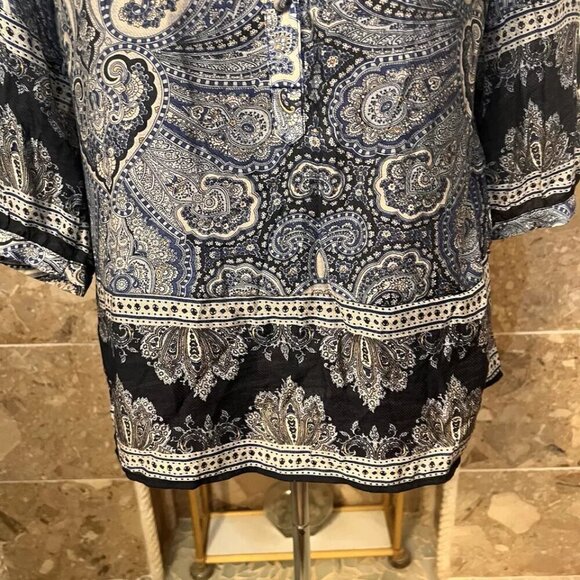 New York & Company. Size XL. Rayon/nylon. Chiffon Border Print. Pullover. B20 - Picture 4 of 7